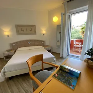Degli Artisti Inn